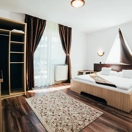 招待所 Casa Bradul 4*