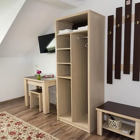 Casa Bradul 招待所